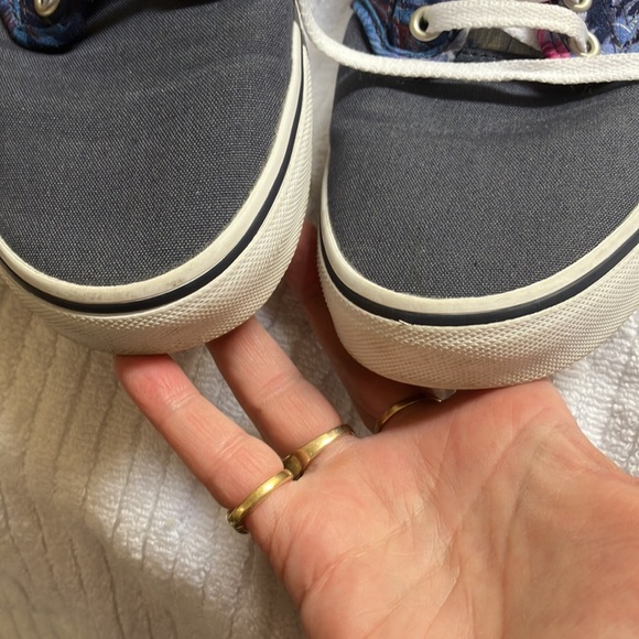 Vans - Picture 11 of 12